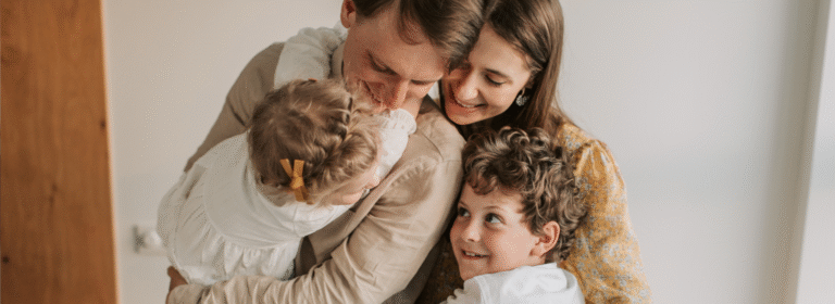 Emotionally unavailable: Meaning & spotting the signs